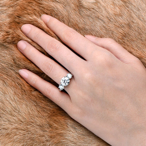 IOGOU Luxury Three Stone Engagement Wedding Ring Round cut