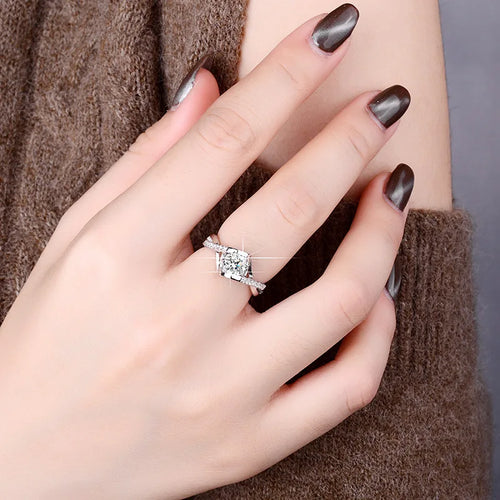 18K Gold Moissanite D Color VVS1 Diamond Round cut