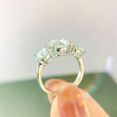 4 Carat Moissanite round cut Ring with Engagement Ring Wedding Band for Women