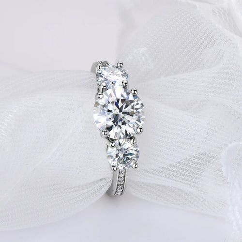 IOGOU Luxury Three Stone Engagement Wedding Ring Round cut