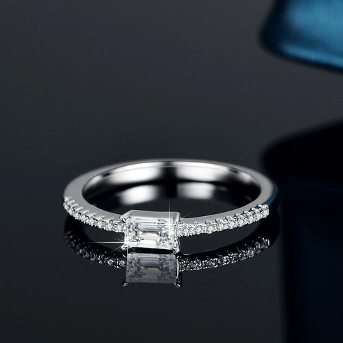 0.5CT D VVS1 Emerald Radiant Cut Moissanite Rings