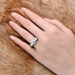 IOGOU Luxury Three Stone Engagement Wedding Ring Round cut