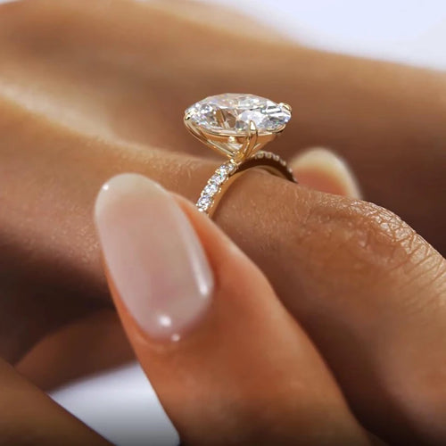 4 Prong Setting Oval Cut Simulated Diamond Ring for Women